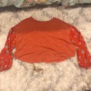 Crop shirt with flower sleeves